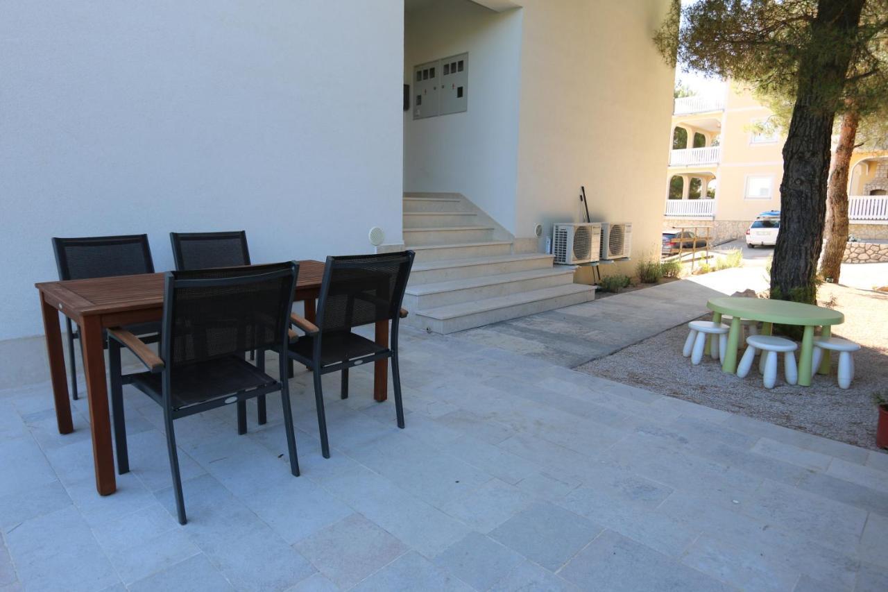 Apartments Roberta Šilo Exterior foto